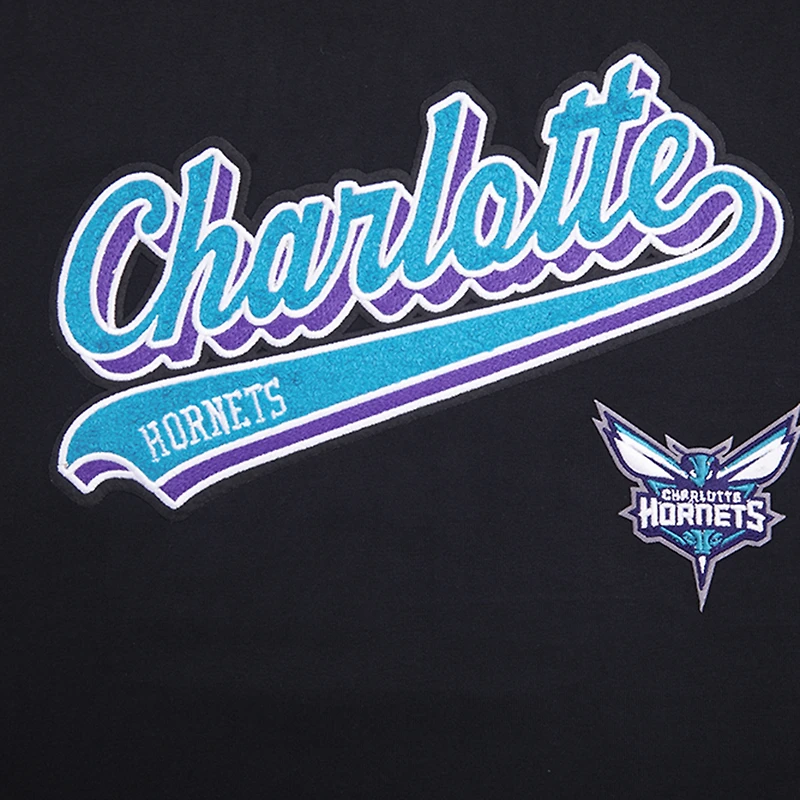 T-shirt petit ami avec script Charlotte Hornets Pro Standard noir pour femmes