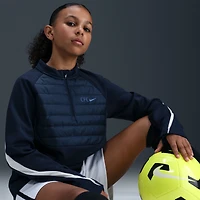 Haut d'entraînement Nike Chelsea Academy Winter Warrior bleu marine pour jeunes (saison 2025/26).