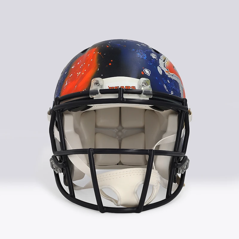 Casque Riddell Speed ​​Authentic autographié par Brian Urlacher (Chicago Bears) avec inscription « HOF 18 » - Illustration de Lady JDay - Édition limitée n° 1/1 - BB14002080