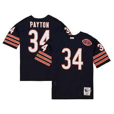 Maillot Mitchell & Ness Walter Payton bleu marine des Chicago Bears de 1983, authentique et rétro, porté par un joueur retraité.