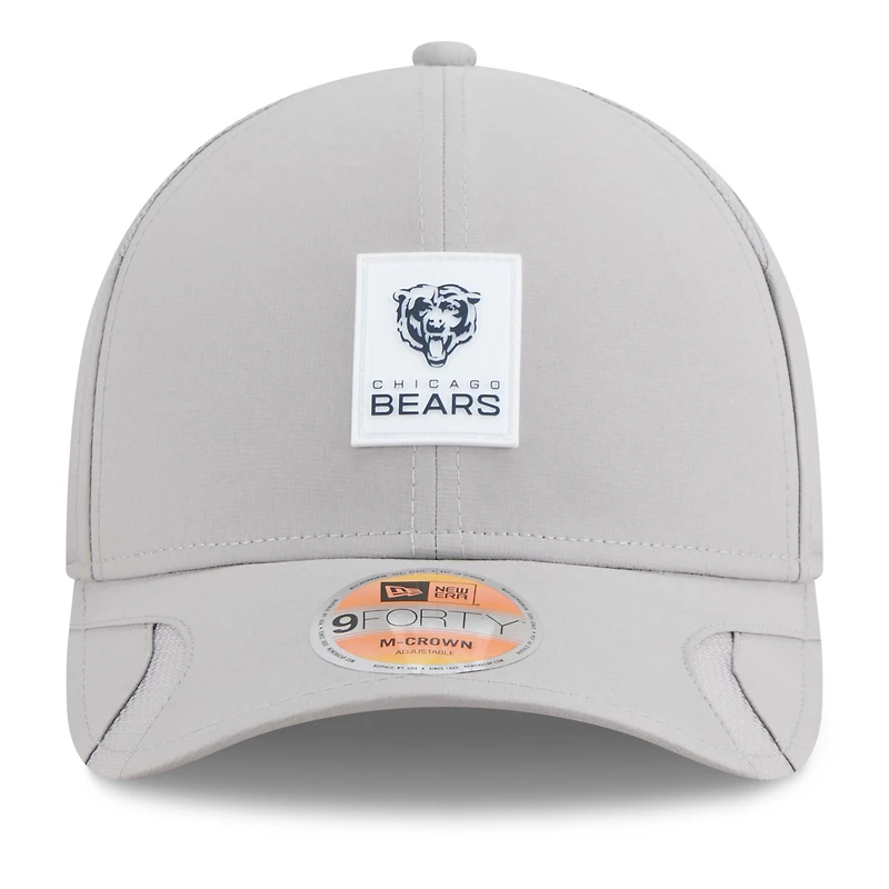 Casquette ajustable New Era grise Chicago Bears 2025 Sideline M-Crown 9FORTY pour homme