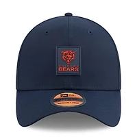 Casquette New Era 39THIRTY Flex bleu marine Chicago Bears 2025 Sideline pour homme