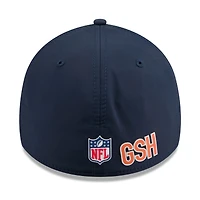 Casquette New Era 39THIRTY Flex bleu marine Chicago Bears 2025 Sideline pour homme