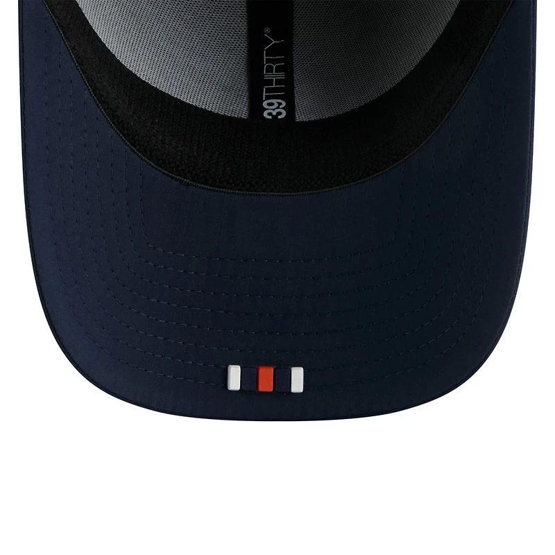 Casquette New Era 39THIRTY Flex bleu marine Chicago Bears 2025 Sideline pour homme