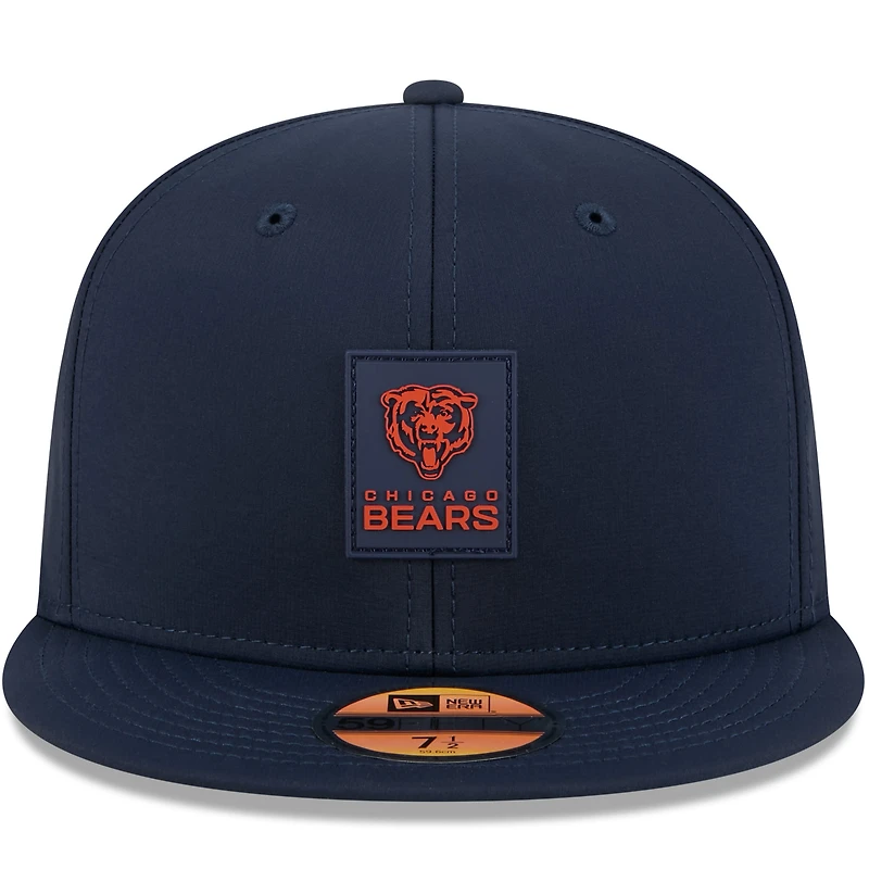 Casquette ajustée New Era 59FIFTY bleu marine Chicago Bears 2025 Sideline pour homme