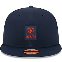 Casquette ajustée New Era 59FIFTY bleu marine Chicago Bears 2025 Sideline pour homme