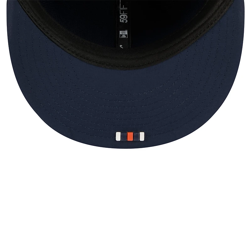Casquette ajustée New Era 59FIFTY bleu marine Chicago Bears 2025 Sideline pour homme