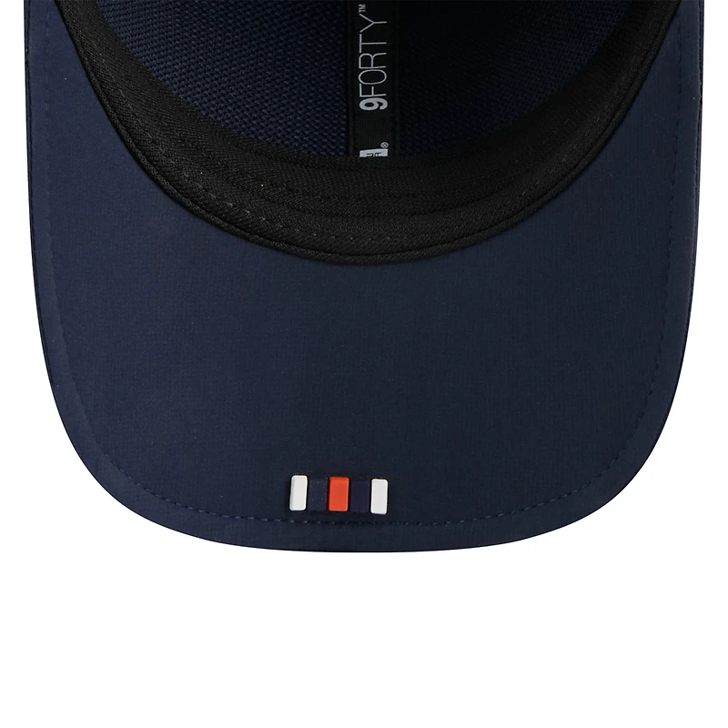 Men's New Era Navy Chicago Bears 2025 Sideline M-Crown 9FORTY Adjustable Hat