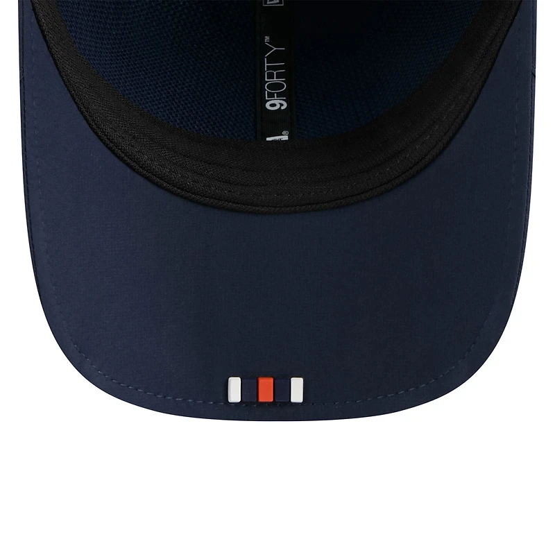 Casquette ajustable 9FORTY Sideline 2025 bleu marine New Era pour homme des Chicago Bears