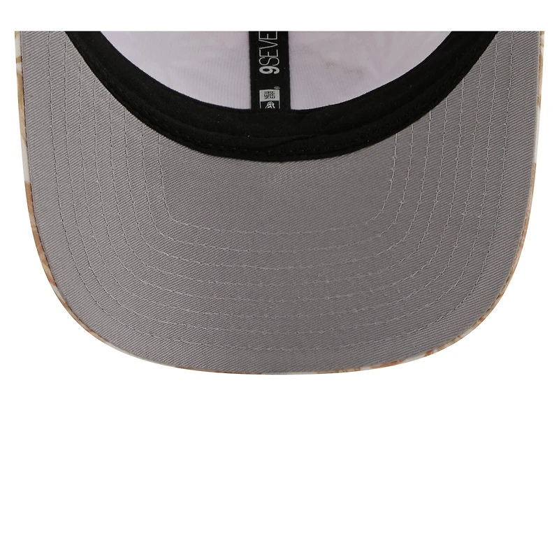 Men's New Era Tan Chicago Bears Tonal Palm COOLERA 9SEVENTY Adjustable Trucker Hat