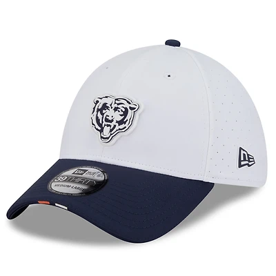 Men's New Era White/Navy Chicago Bears 2025 NFL Training Camp 39THIRTY Flex Hat