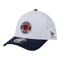 Casquette New Era pour homme, blanche et marine, avec écusson des Chicago Bears, modèle 39THIRTY, A monture couronne perforée.