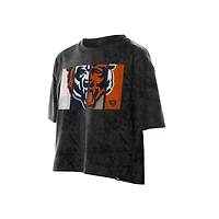 T-shirt court boxy sport noir délavé minéral pour femme New Era Chicago Bears