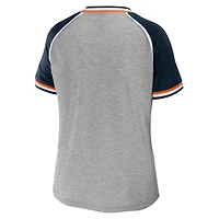 Women's WEAR by Erin Andrews Heather Gray Chicago Bears Cropped Raglan Throwback V-Neck T-Shirt