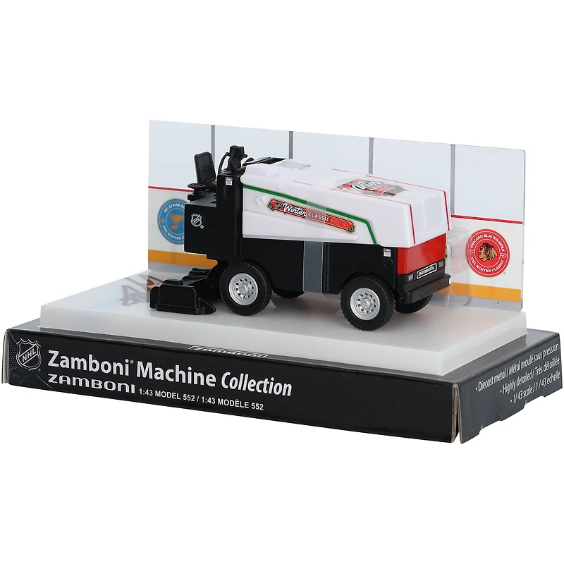 Zamboni moulée sous pression à l'échelle 1:43, autographiée par Connor Bedard des Blackhawks de Chicago lors de la Classique d'hiver de la LNH 2025
