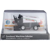 Zamboni moulée sous pression à l'échelle 1:43, autographiée par Connor Bedard des Blackhawks de Chicago lors de la Classique d'hiver de la LNH 2025