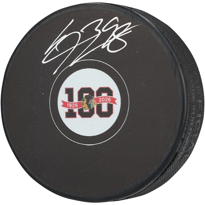 Rondelle de hockey du centenaire autographiée par Connor Bedard des Blackhawks de Chicago