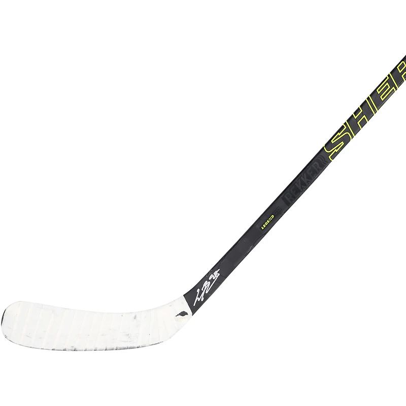Bâton Sherwood noir autographié par Connor Bedard des Blackhawks de Chicago lors de la saison 2024-25 de la LNH - NR81044617