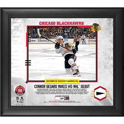 Collage encadré de Connor Bedard des Blackhawks de Chicago, premier joueur de la LNH, 15" x 17" avec un morceau de rondelle utilisée lors du match - Édition limitée à 198 exemplaires