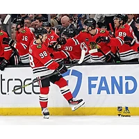 Photographie non signée de Connor Bedard célébrant son premier but dans la LNH avec les Blackhawks Chicago