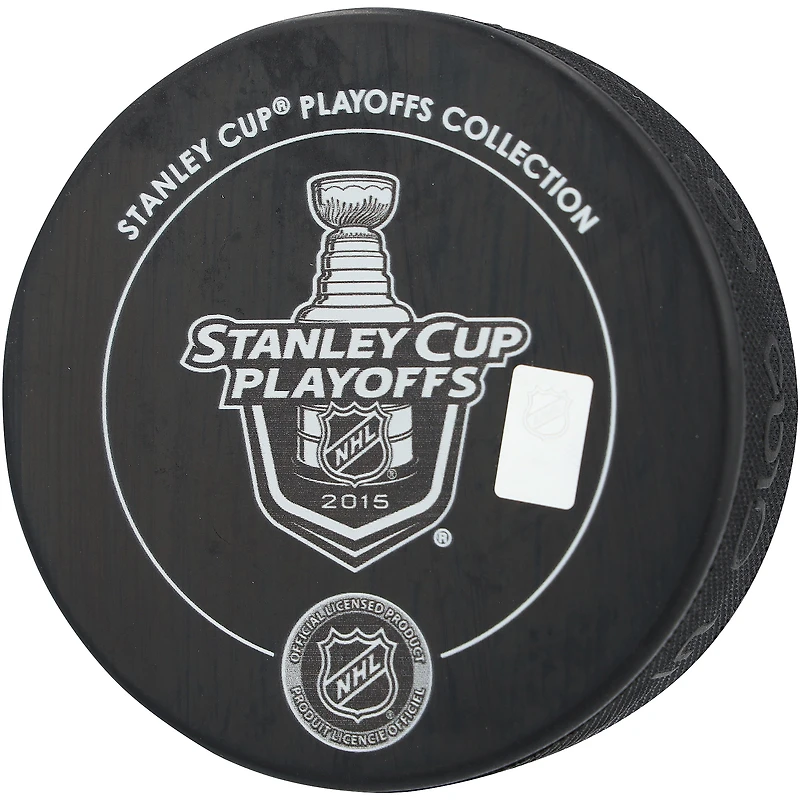 Rondelle de hockey autographiée par Duncan Keith, des Blackhawks de Chicago, champions de la Coupe Stanley 2015, avec inscription « Conn Smythe 2015 ».
