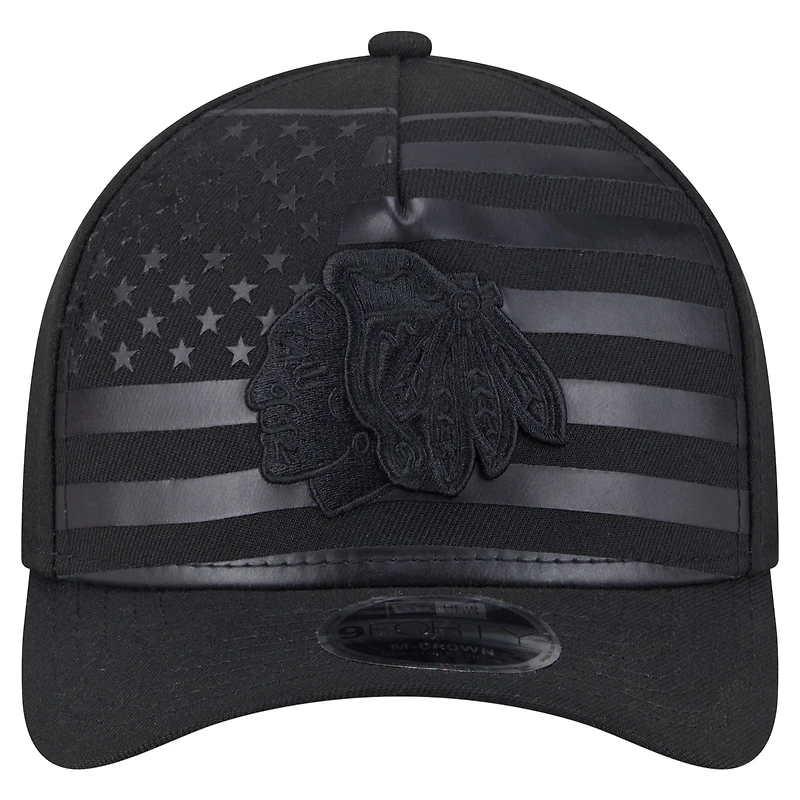 Casquette ajustable en forme de A 9FORTY Game Day Stealth Flag des Chicago Blackhawks de New Era pour homme