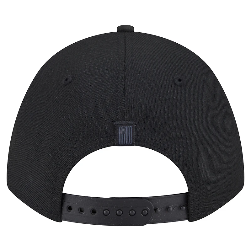 Casquette ajustable en forme de A 9FORTY Game Day Stealth Flag des Chicago Blackhawks de New Era pour homme