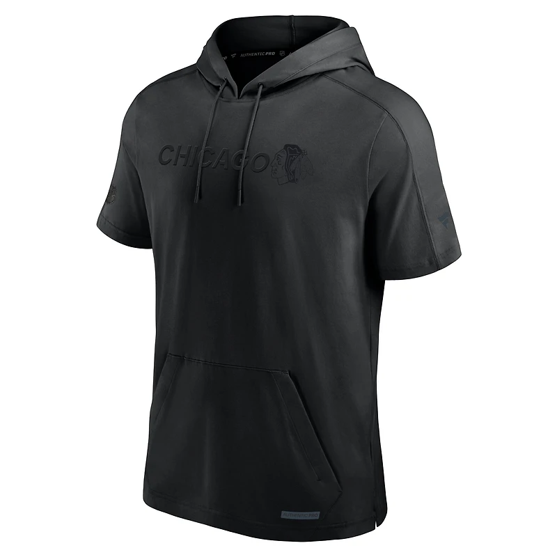 Sweat à capuche léger manches courtes pour homme Fanatics Black Chicago Blackhawks Authentic Pro Road