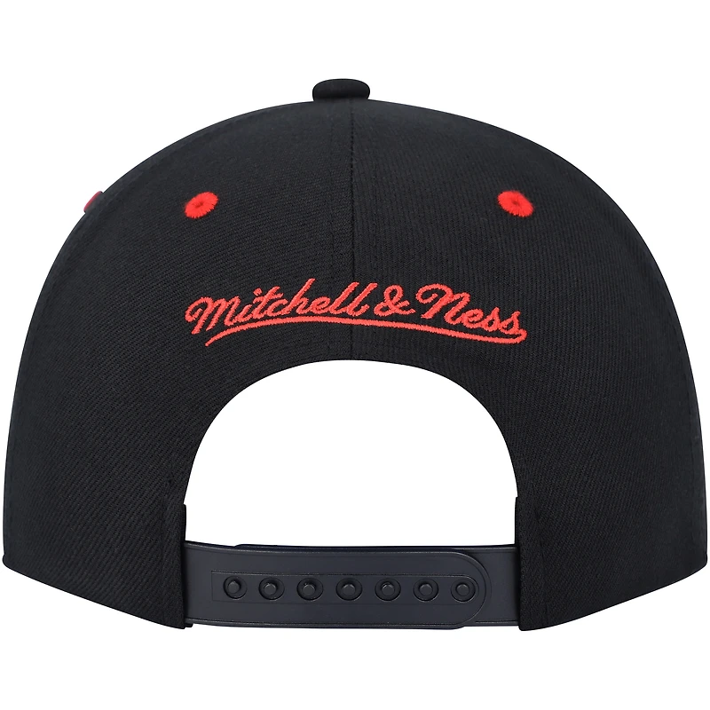 Men's Mitchell & Ness Black Chicago Blackhawks LOFI Pro Snapback Hat