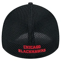 Men's New Era  Black Chicago Blackhawks Linear Featherweight 39THIRTY Flex Hat