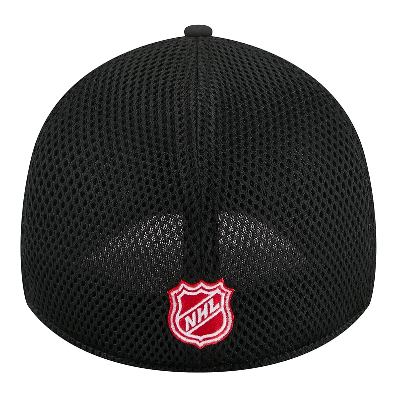 Men's New Era  Black Chicago Blackhawks Logo 39THIRTY Flex Hat
