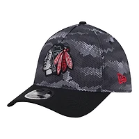 Men's New Era Black Chicago Blackhawks Zero Dark 39THIRTY Flex Hat
