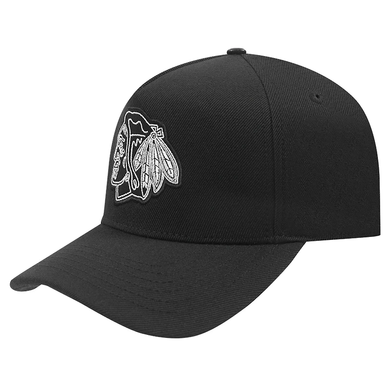 Casquette Snapback Pro Standard noire des Chicago Blackhawks Paint the City Pinch Front pour hommes