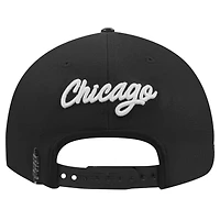 Casquette Snapback Pro Standard noire des Chicago Blackhawks Paint the City Pinch Front pour hommes