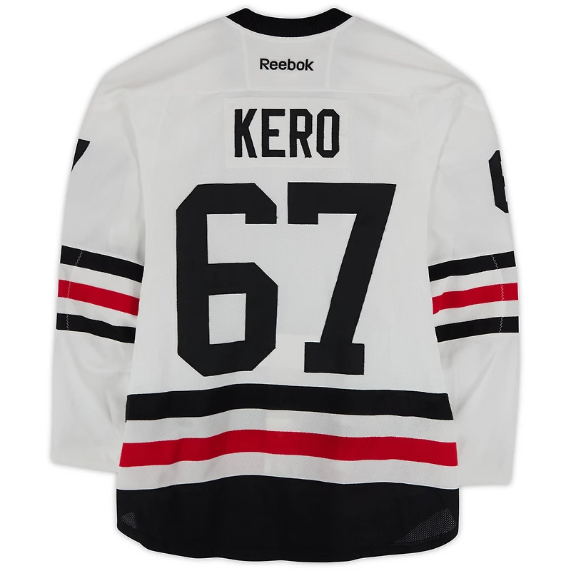 Maillot blanc Reebok n° 67 porté par Tanner Kero (Blackhawks de Chicago) lors de l'entraînement contre les Blues de St. Louis le 2 janvier 2017 - Classique hivernale de la LNH - Porté pendant l'échauffement