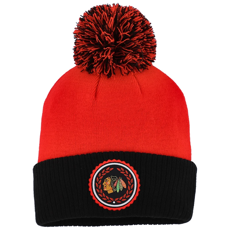 Bonnet en tricot à revers Laurel adidas Blackhawks de Chicago pour femme rouge avec pompon