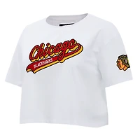 T-shirt court Pro Standard blanc des Blackhawks de Chicago pour femmes Boxy Script Tail