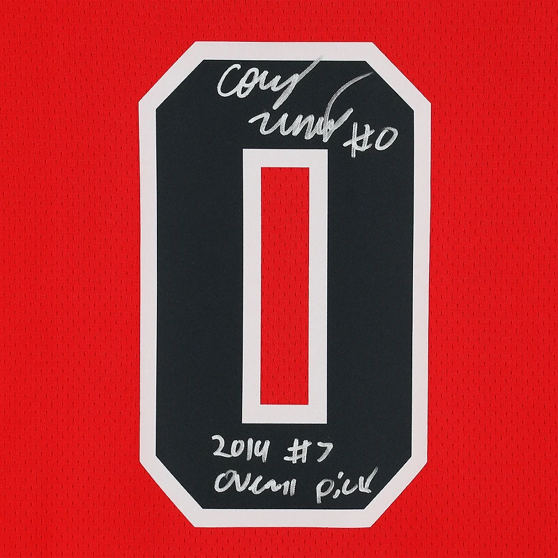 Maillot Swingman Nike Icon Edition rouge autographié par Coby White des Chicago Bulls, avec inscription « 7e choix de la draft 2019 ».