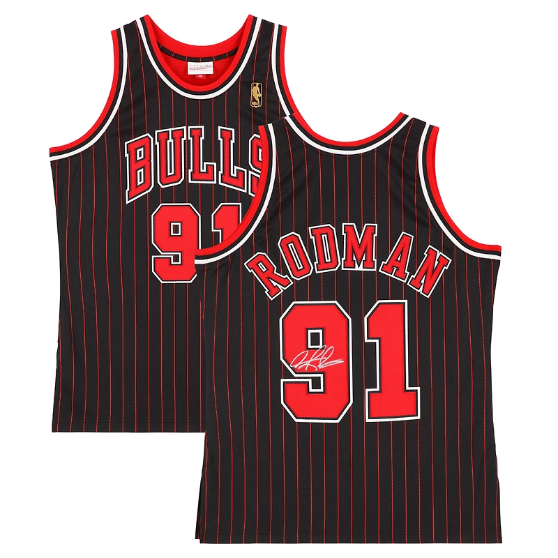Maillot authentique Mitchell & Ness à rayures noires autographié par Dennis Rodman des Chicago Bulls 1996-97