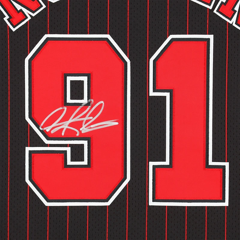 Maillot authentique Mitchell & Ness à rayures noires autographié par Dennis Rodman des Chicago Bulls 1996-97