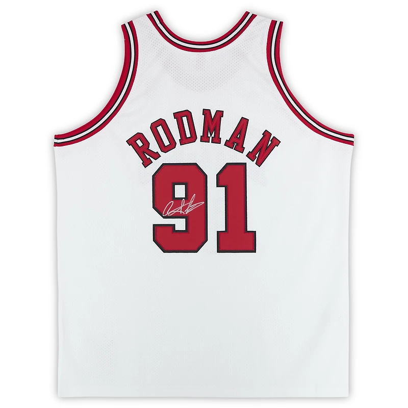 Maillot authentique Mitchell & Ness blanc autographié par Dennis Rodman des Chicago Bulls 1997-98 avec écusson Finals