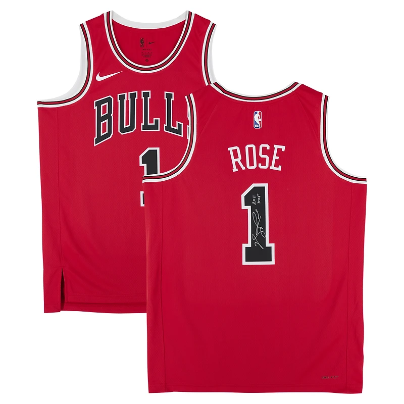 Maillot Swingman Nike Icon Edition rouge autographié par Derrick Rose des Chicago Bulls avec inscription « MVP 2011 »