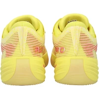 Chaussures Puma jaunes autographiées par Josh Giddey, joueur des Chicago Bulls, lors de la saison NBA 2025-2026.