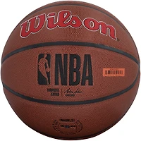 Ballon de basket Wilson Team Alliance autographié par Josh Giddey, joueur des Chicago Bulls.