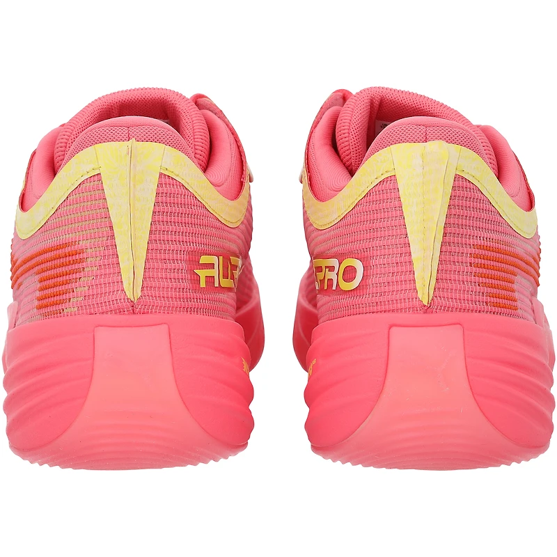 Chaussures Puma roses portées par Josh Giddey, joueur des Chicago Bulls, lors de la saison NBA 2025-2026.
