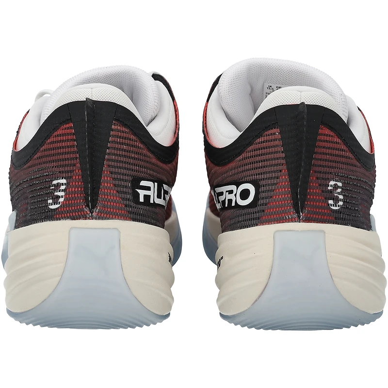 Chaussures Puma rouges portées par Josh Giddey, joueur des Chicago Bulls, lors de la saison NBA 2025-2026.