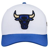 Casquette ajustable Mitchell & Ness blanche Chicago Bulls Core Pro Crown pour homme