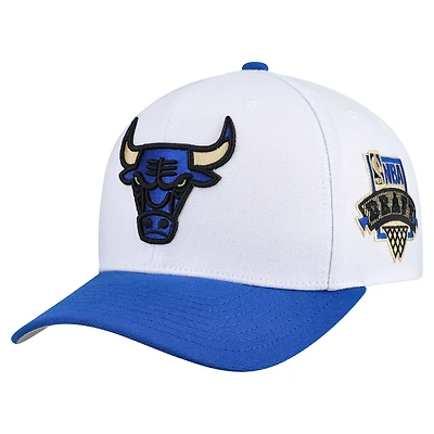 Casquette ajustable Mitchell & Ness blanche Chicago Bulls Core Pro Crown pour homme