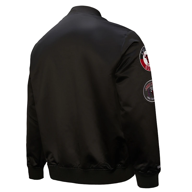 Veste zippée en satin noire pour homme de la collection Hardwood Classics Blackout des Chicago Bulls