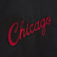 Veste zippée en satin noire pour homme de la collection Hardwood Classics Blackout des Chicago Bulls